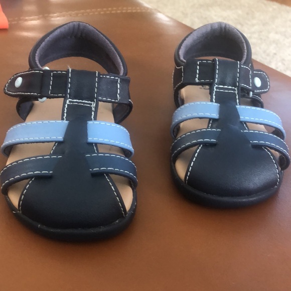 UGG Sandals size 7 - Picture 4 of 6